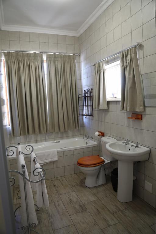 La Vie & Rose Lodge Bloemfontein Buitenkant foto